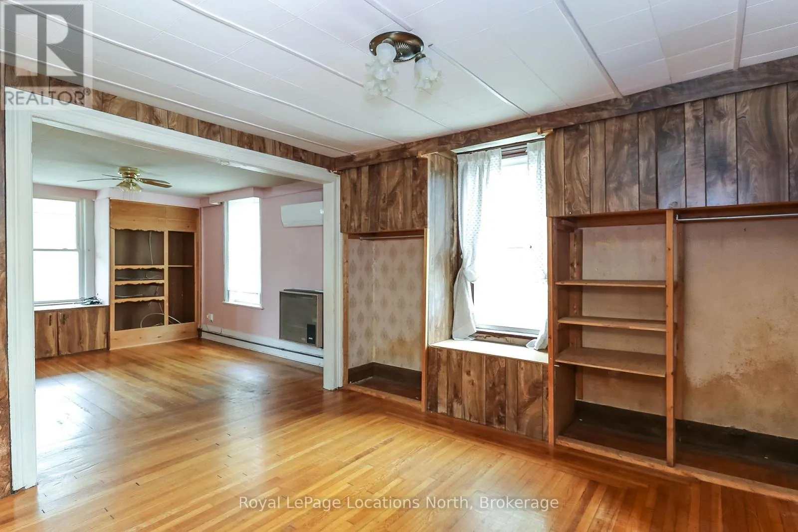 252 SIMCOE STREET