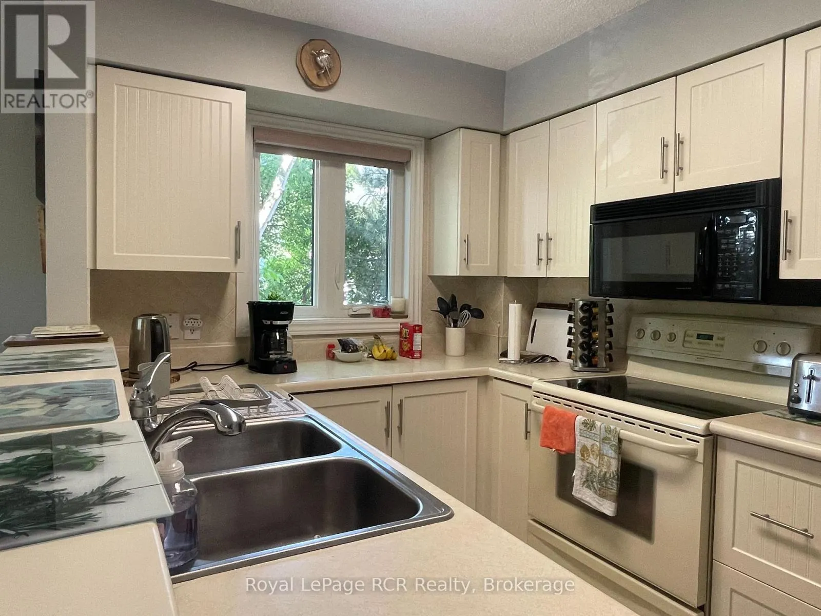 84 - 16 RAMBLING WAY, #84