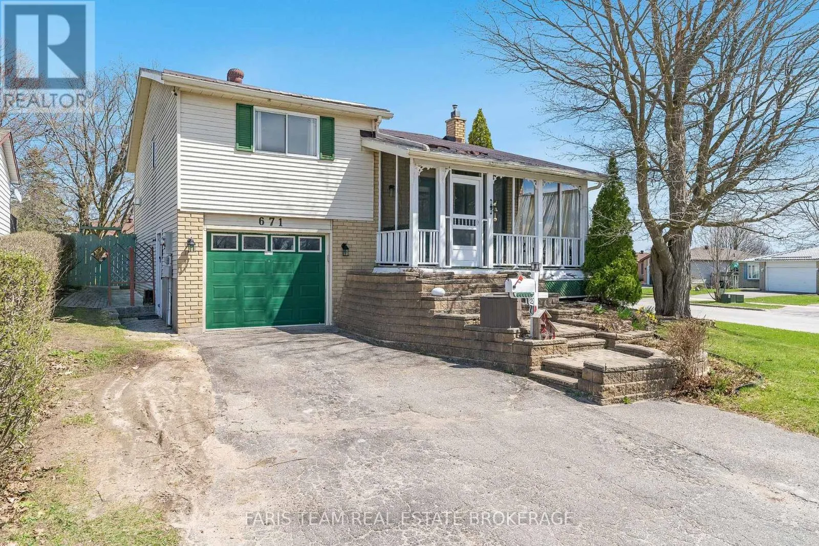 671 ALGONQUIN DRIVE