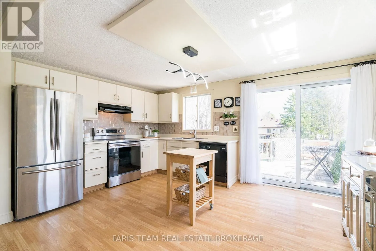 671 ALGONQUIN DRIVE