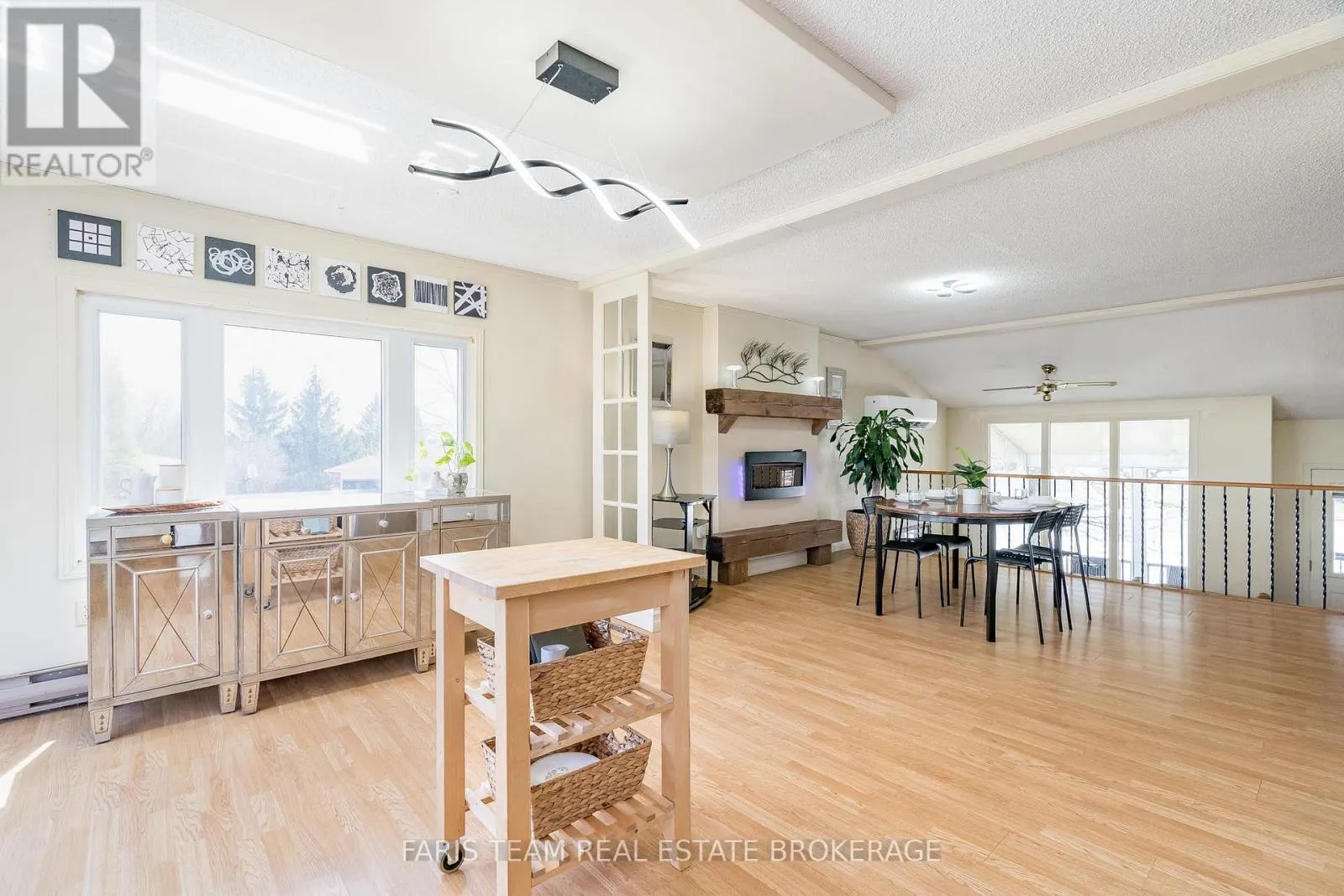 671 ALGONQUIN DRIVE