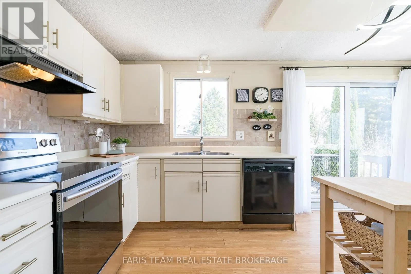 671 ALGONQUIN DRIVE