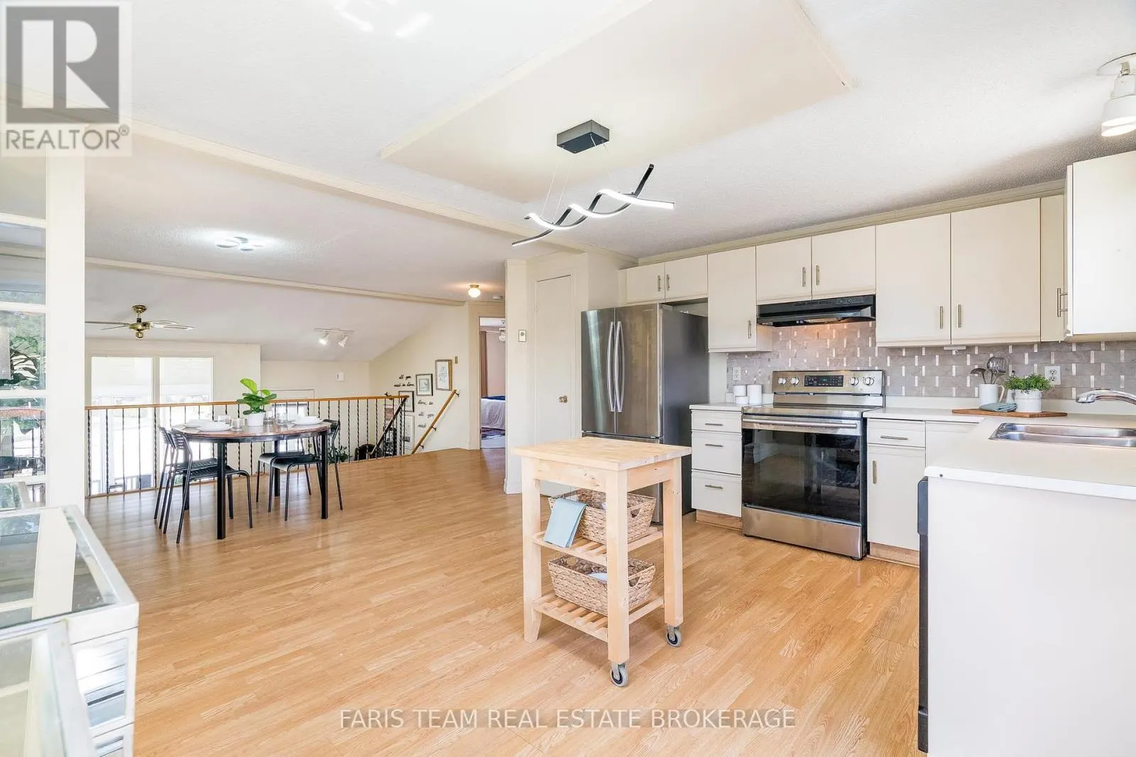 671 ALGONQUIN DRIVE