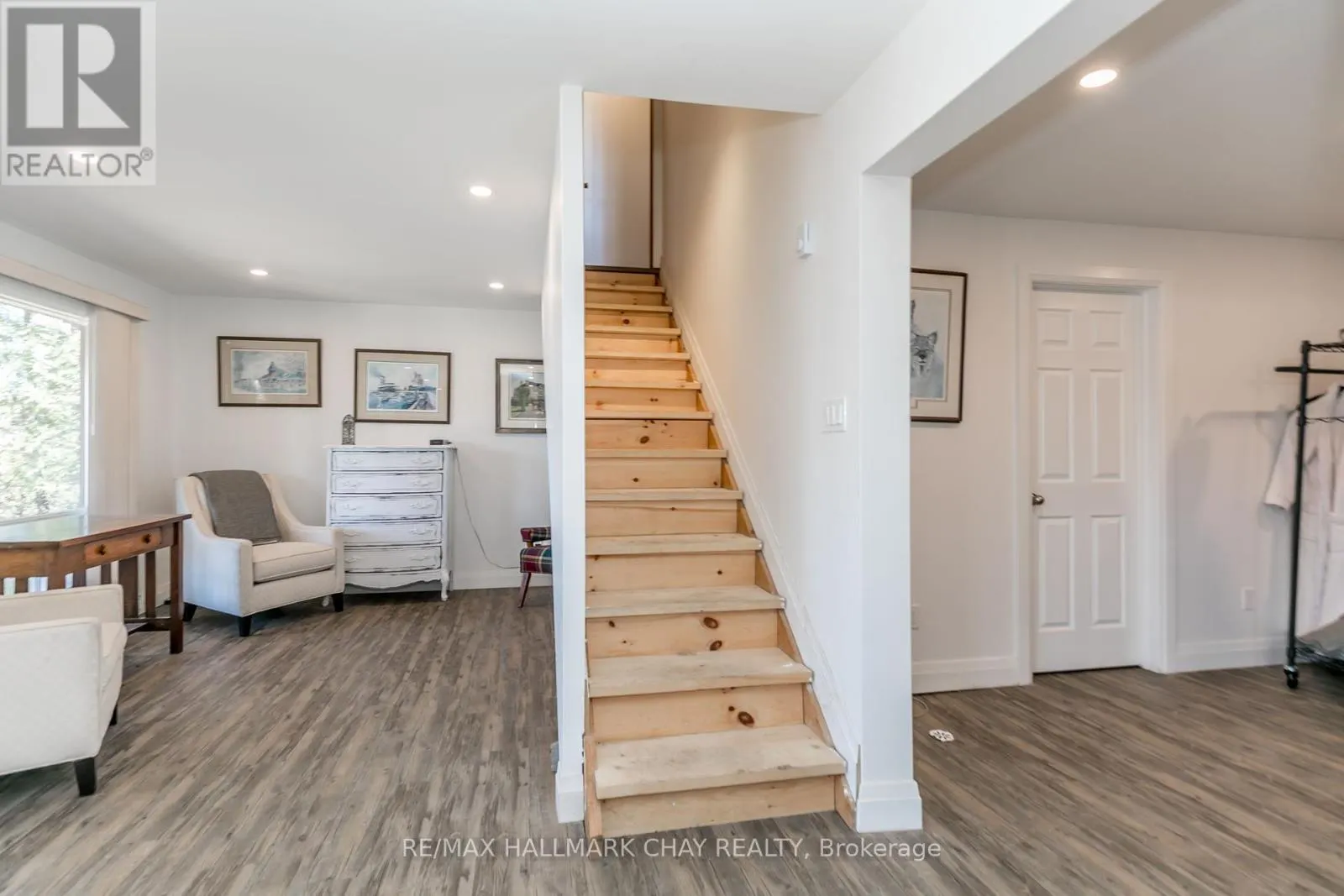 176 FARLAIN LAKE ROAD E