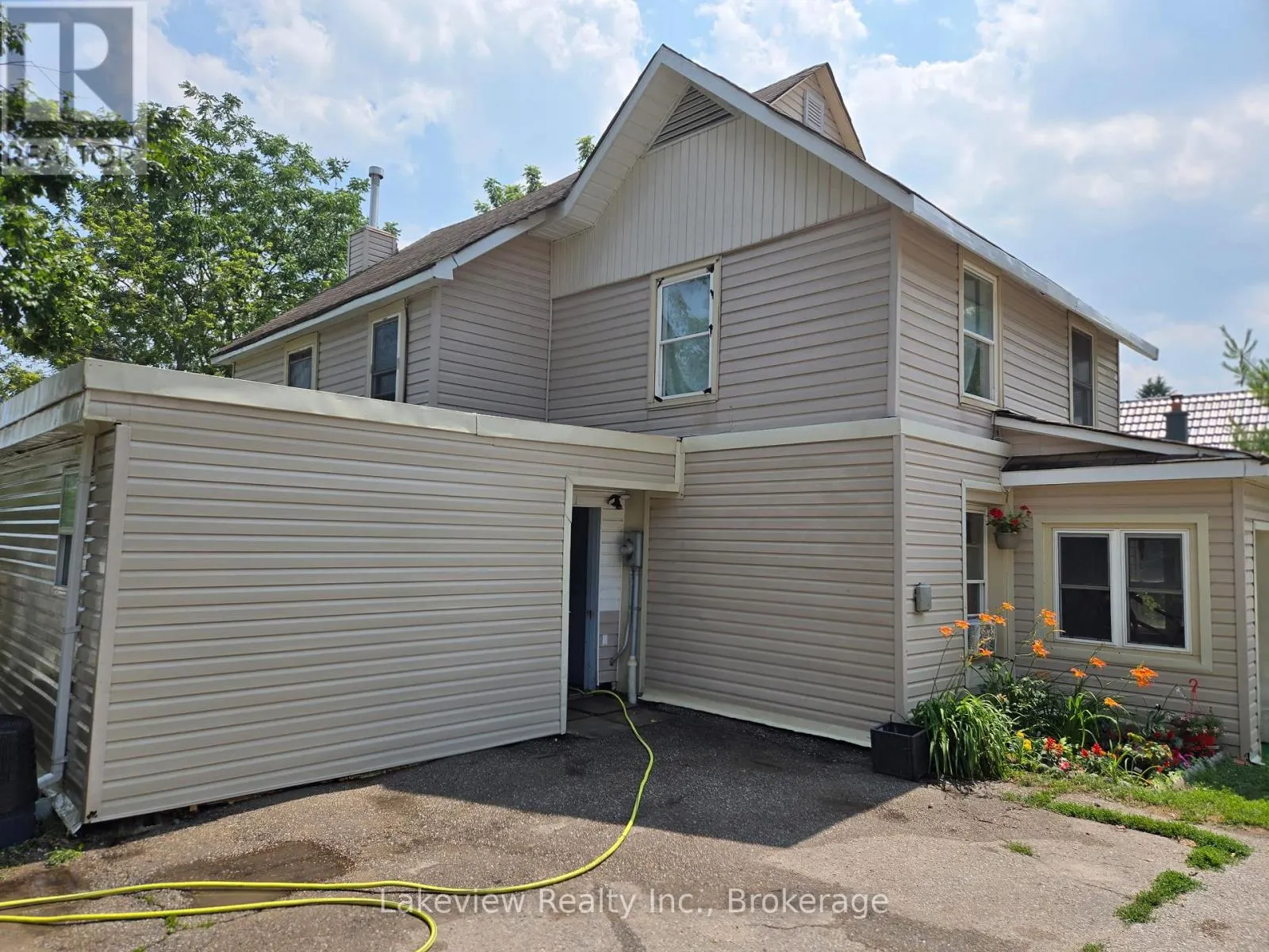 159 BARRIE ROAD E