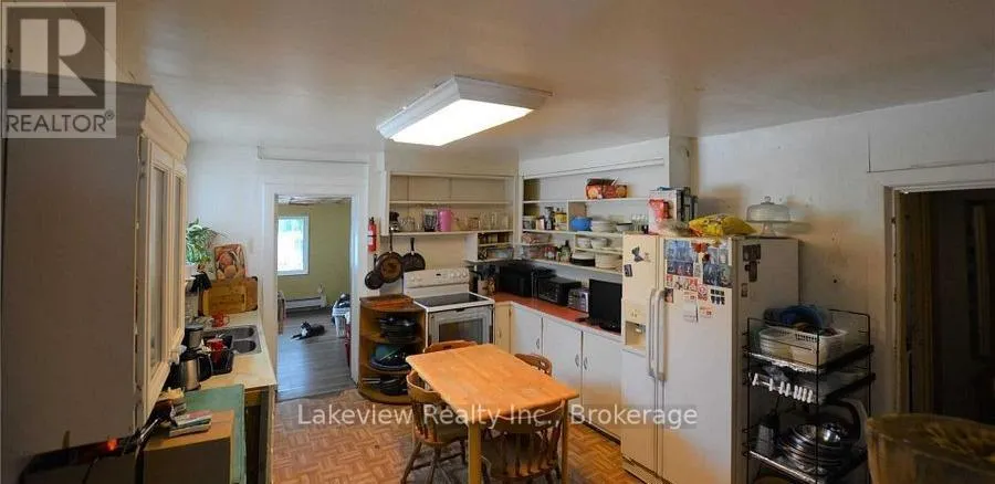 159 BARRIE ROAD E