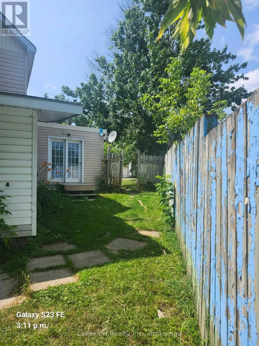 159 BARRIE ROAD E