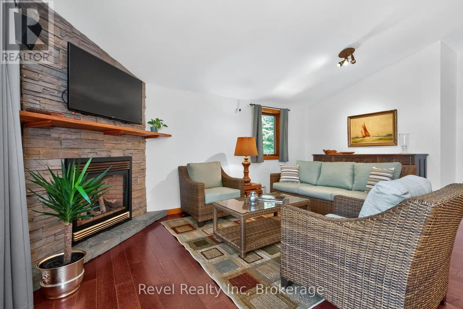 33 BELCOURT CRESCENT