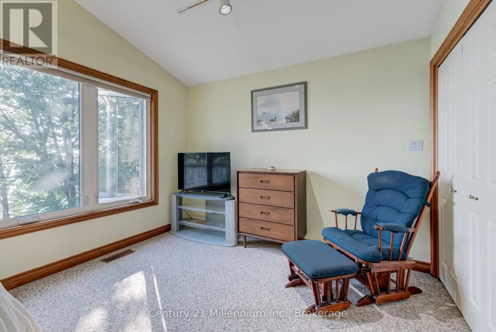 8 WILLOW DRIVE