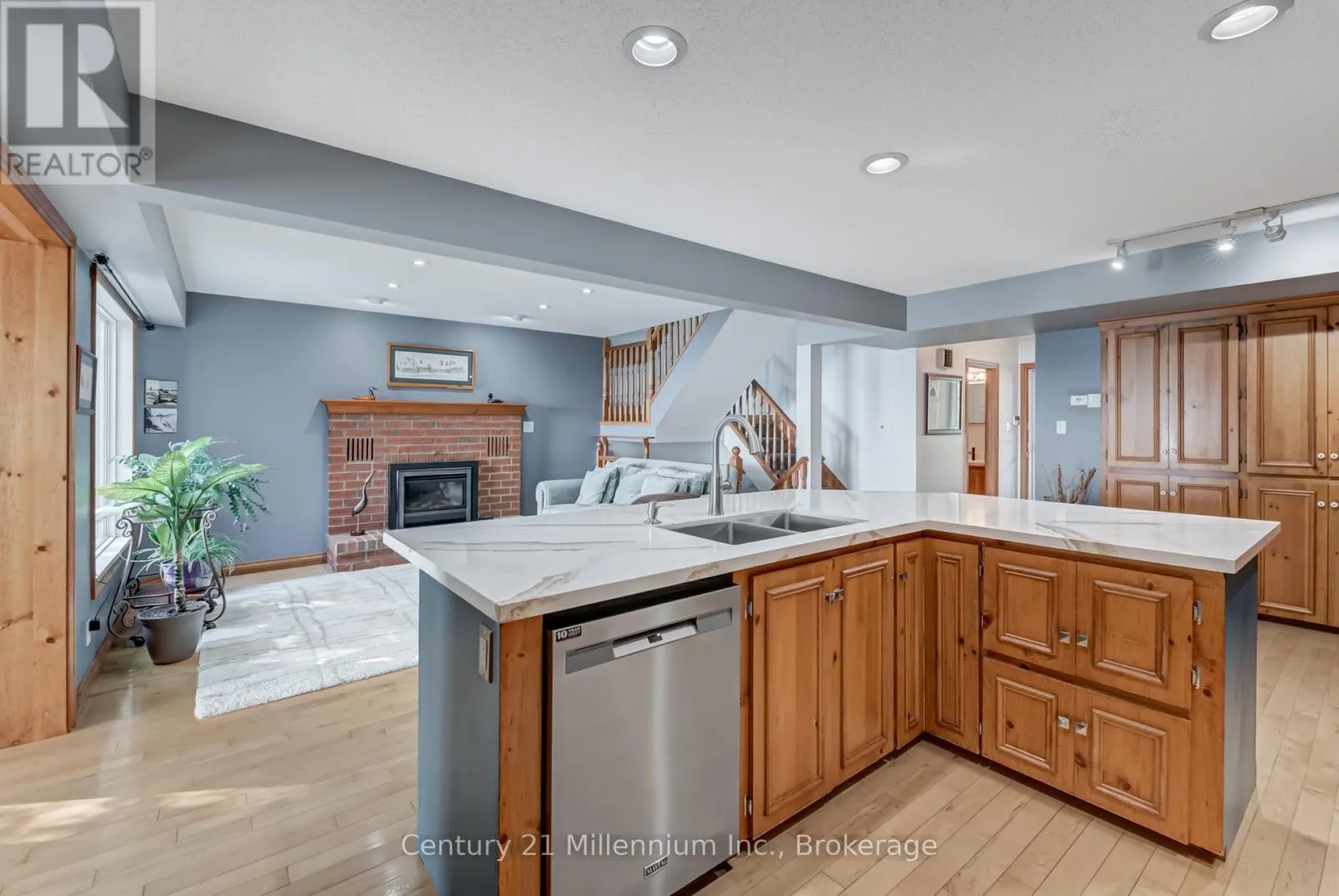 8 WILLOW DRIVE