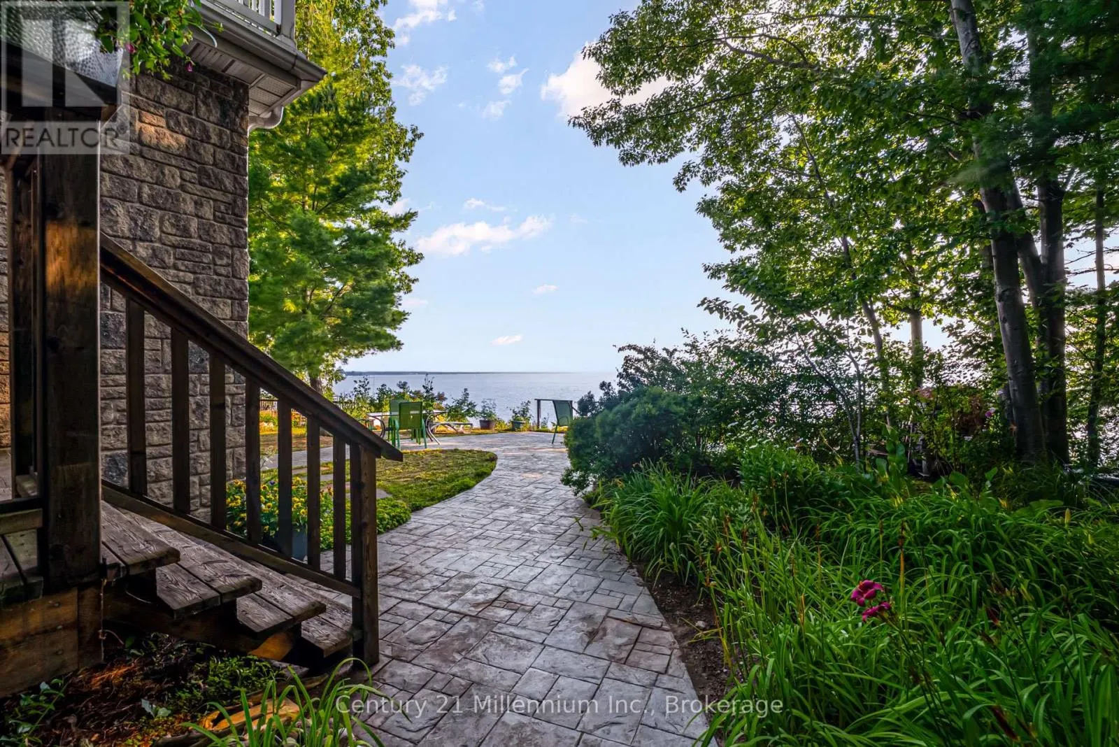 8 WILLOW DRIVE