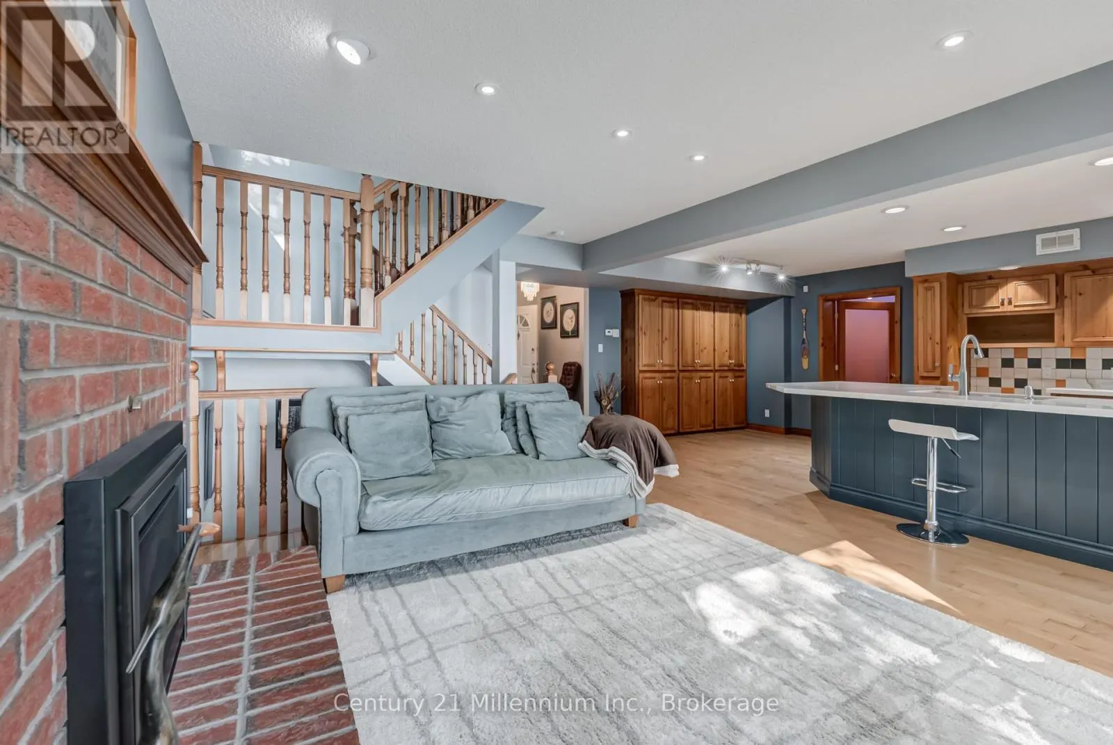 8 WILLOW DRIVE