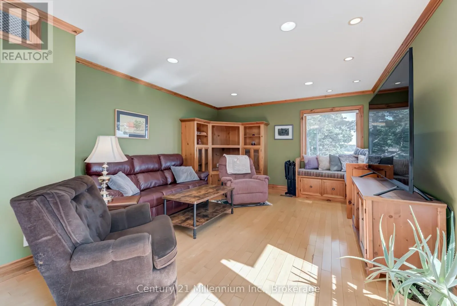 8 WILLOW DRIVE