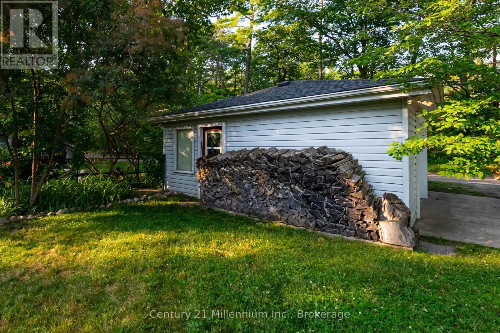 8 WILLOW DRIVE