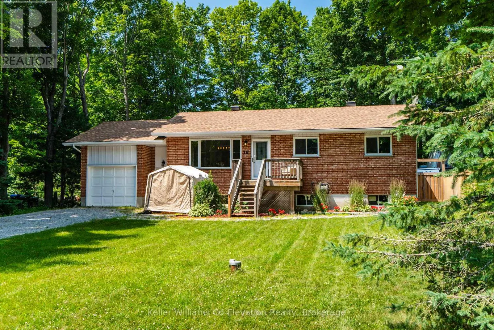 16 MUNDY AVENUE
