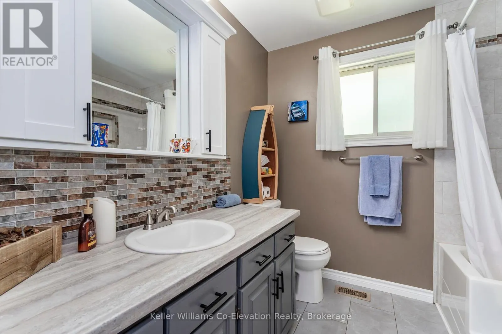 16 MUNDY AVENUE
