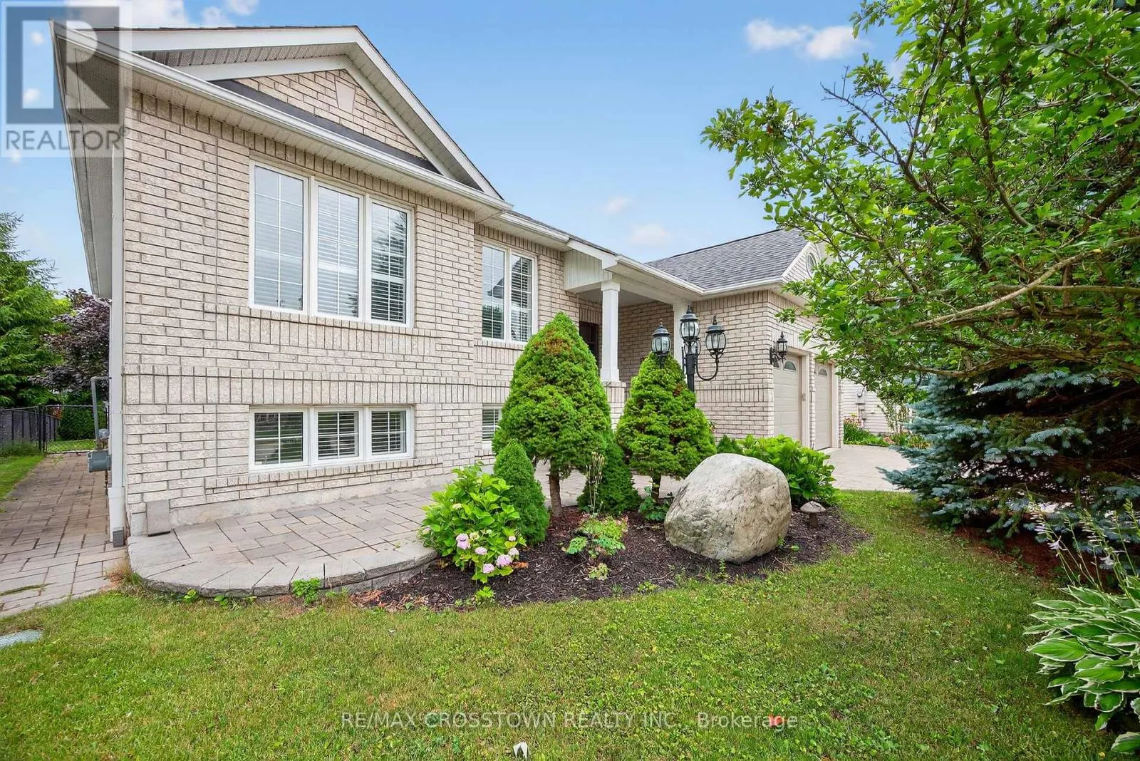 11 NORTHWOOD DRIVE