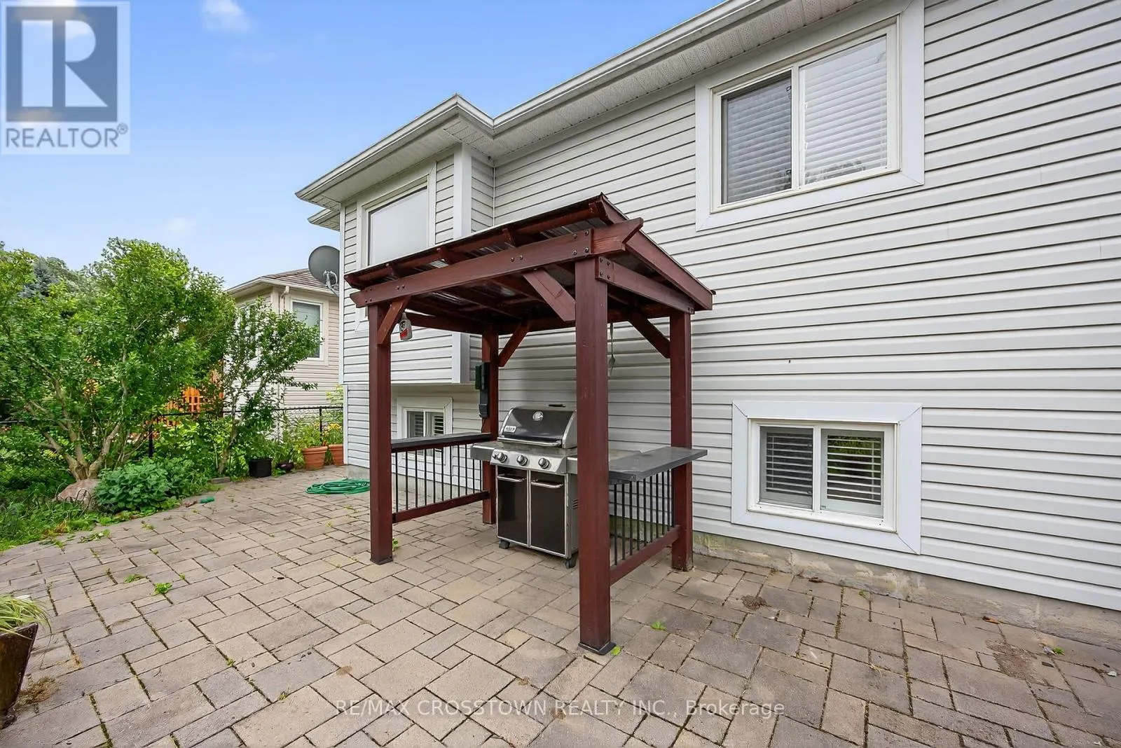 11 NORTHWOOD DRIVE