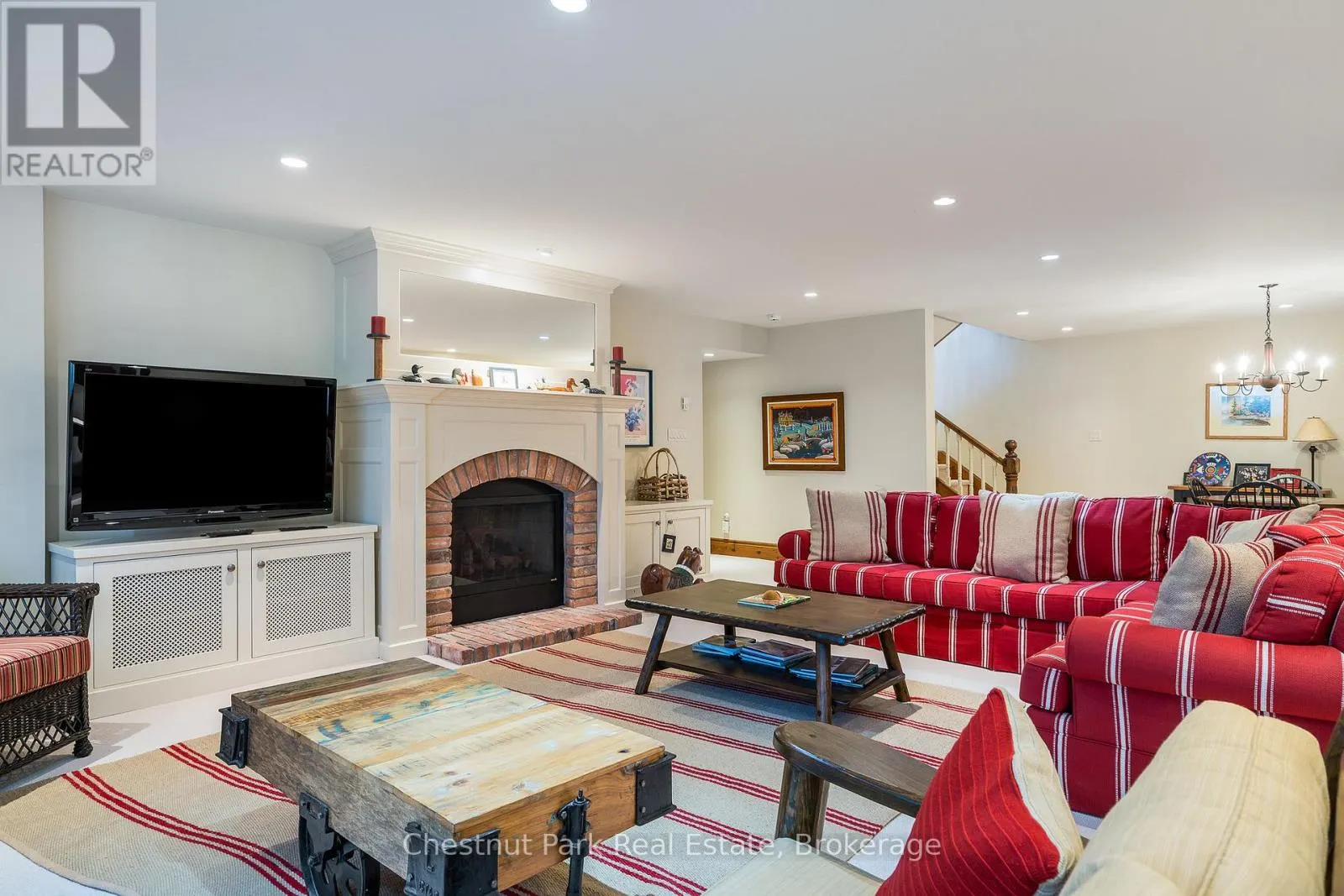 176 BARTLETT BOULEVARD