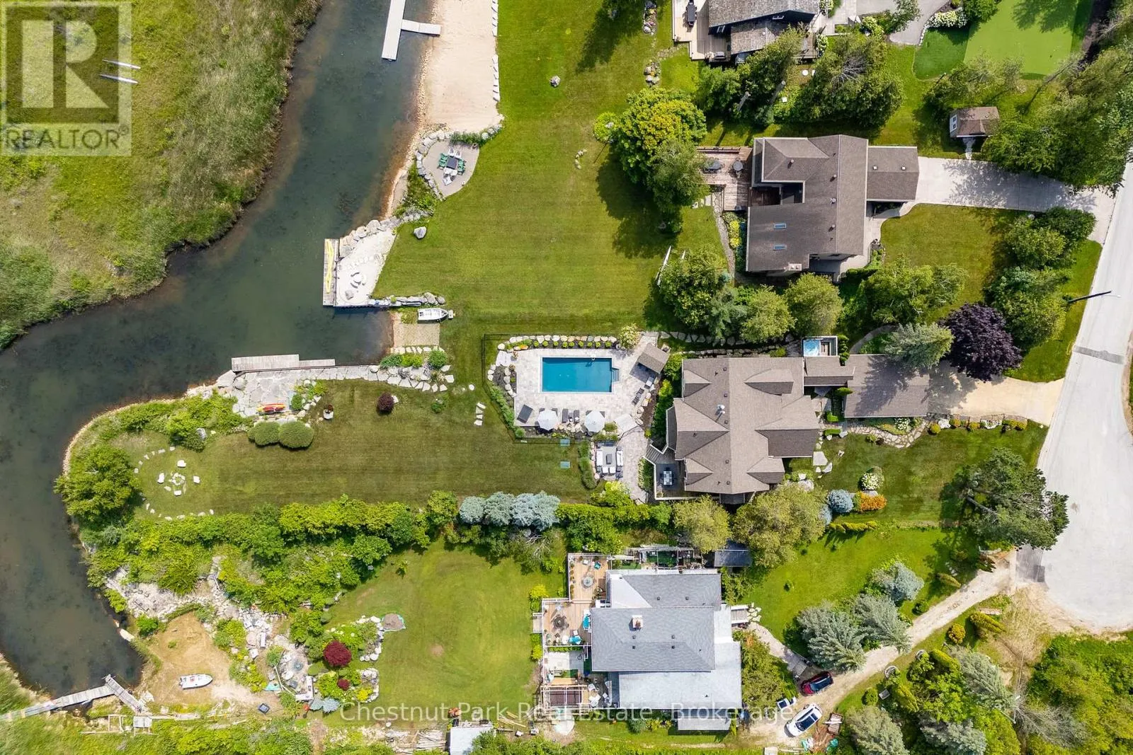 176 BARTLETT BOULEVARD