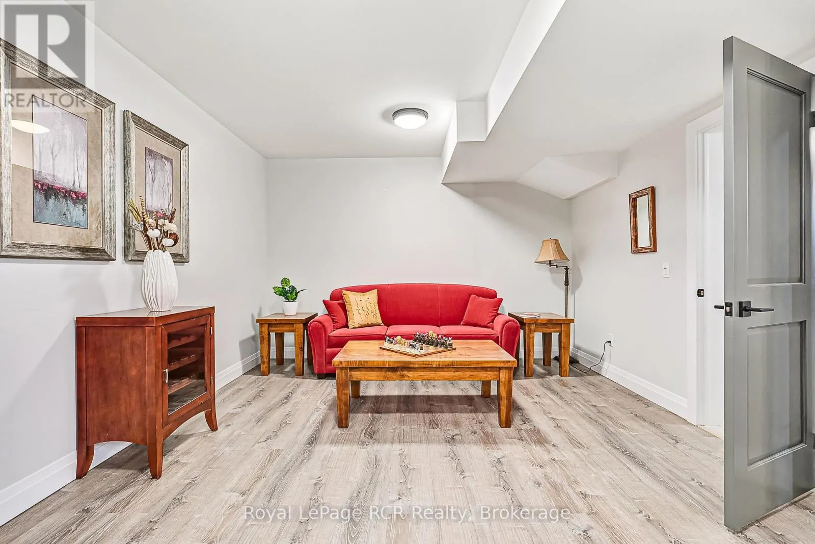 4 MEADOWLARK WAY