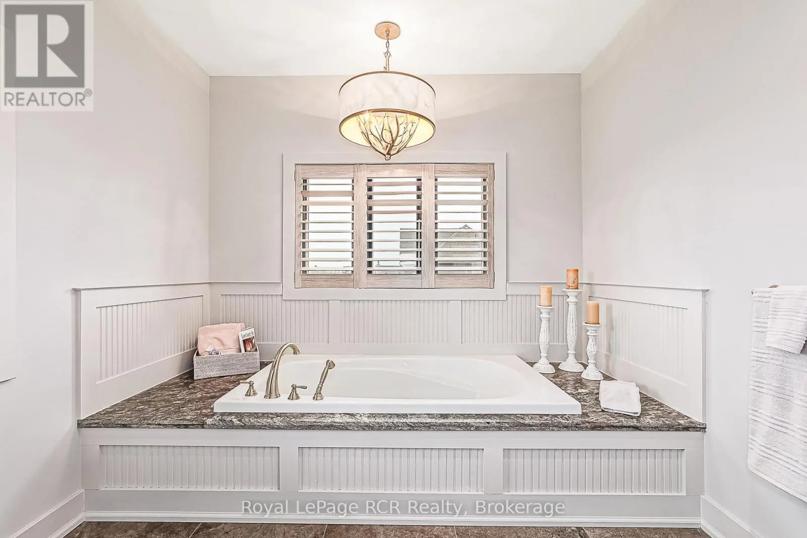 4 MEADOWLARK WAY