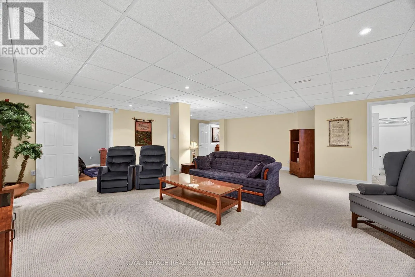 17 NORTHWOOD DRIVE