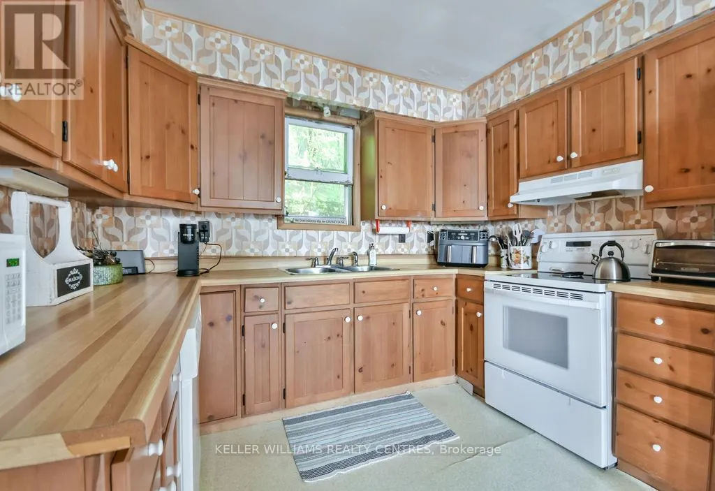 379 CHAMPLAIN ROAD