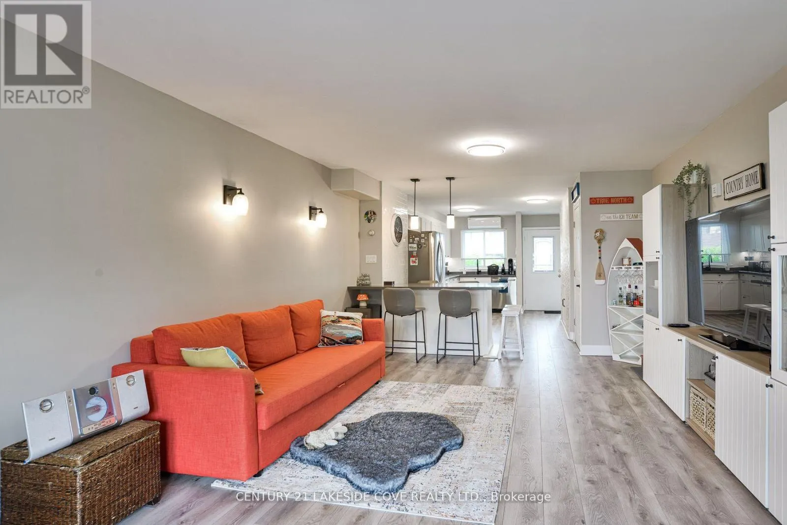UNIT 14 - 1 PARADISE BOULEVARD
