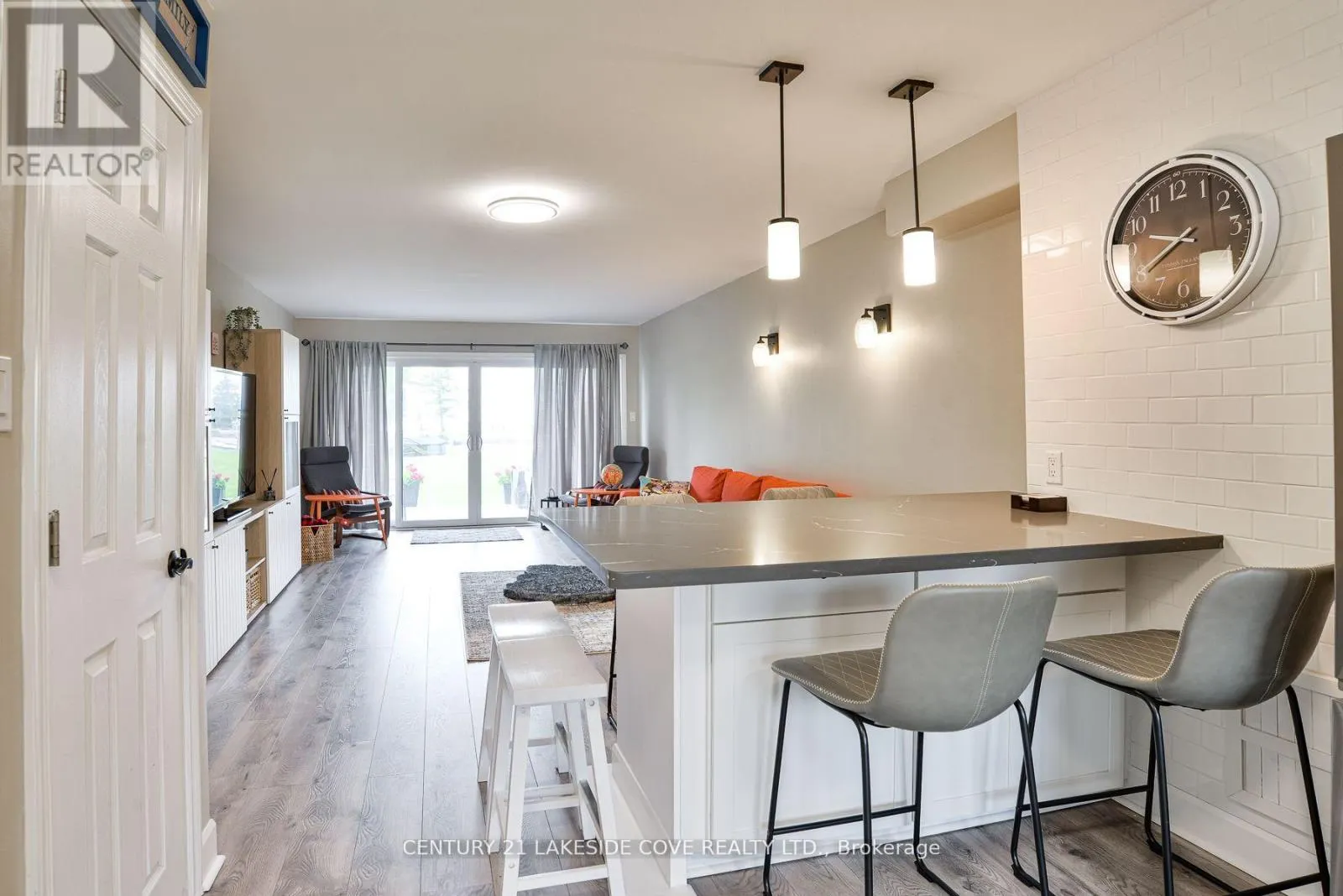 UNIT 14 - 1 PARADISE BOULEVARD