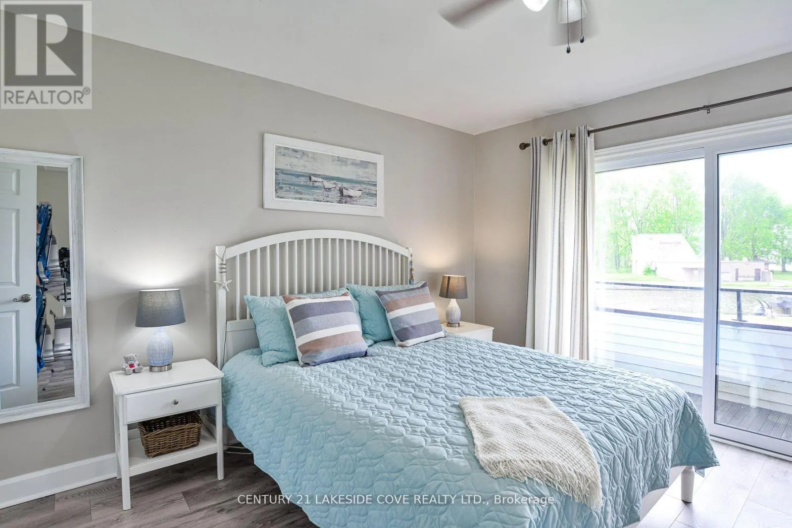 UNIT 14 - 1 PARADISE BOULEVARD