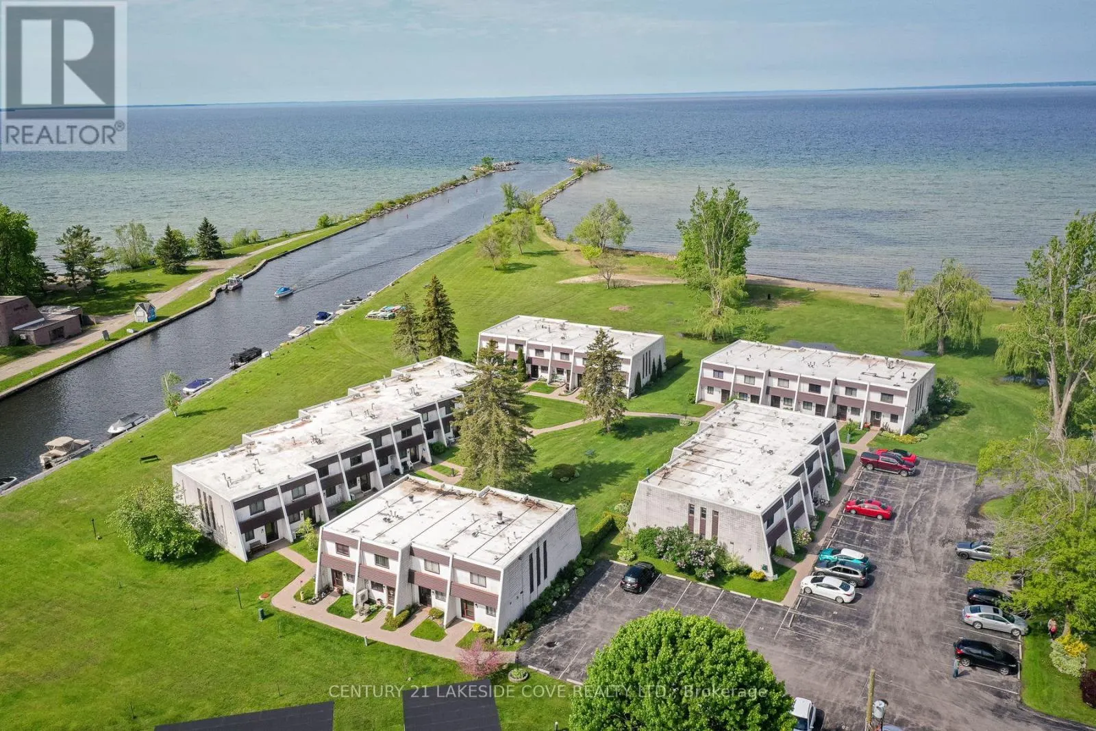 UNIT 14 - 1 PARADISE BOULEVARD