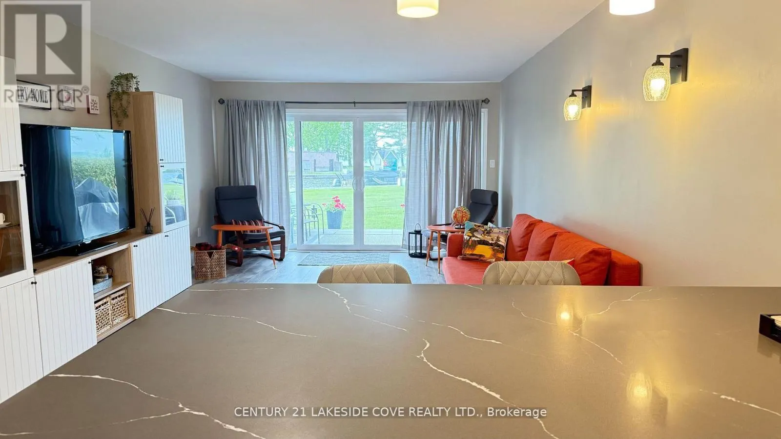 UNIT 14 - 1 PARADISE BOULEVARD