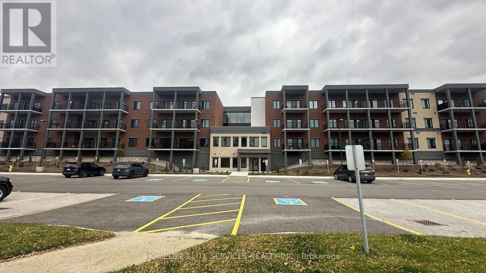 306 - 121 MARY STREET
