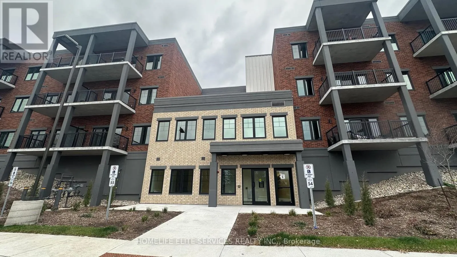 306 - 121 MARY STREET