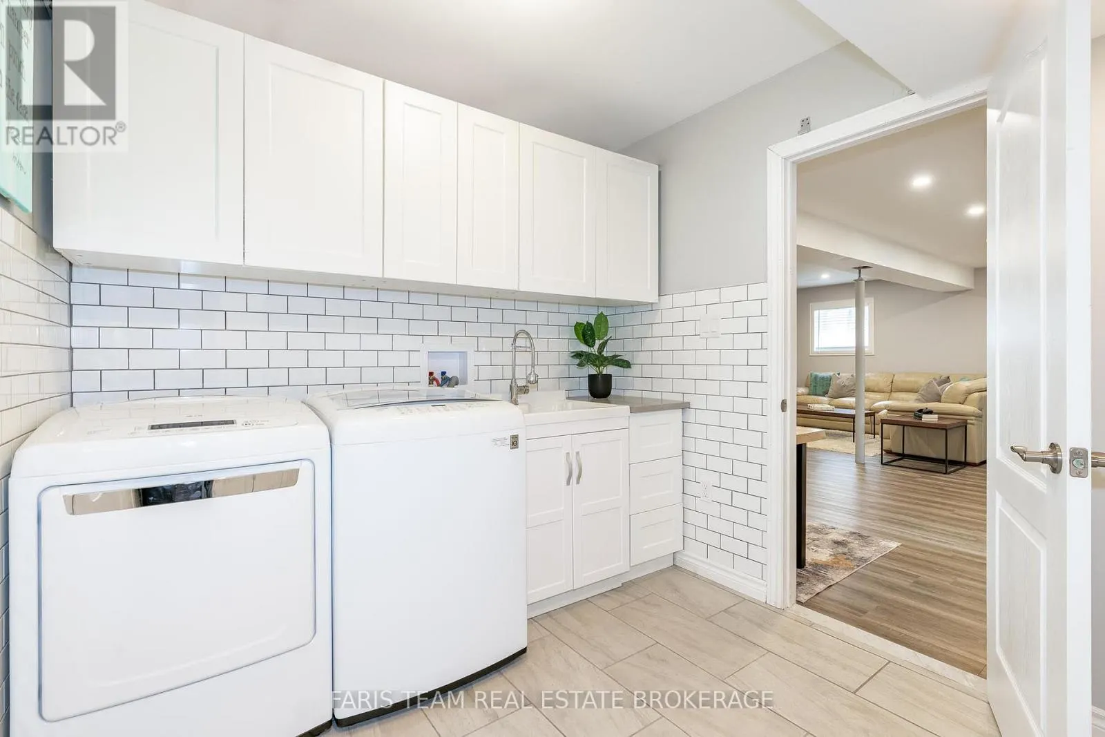 27 MARILYN AVENUE S