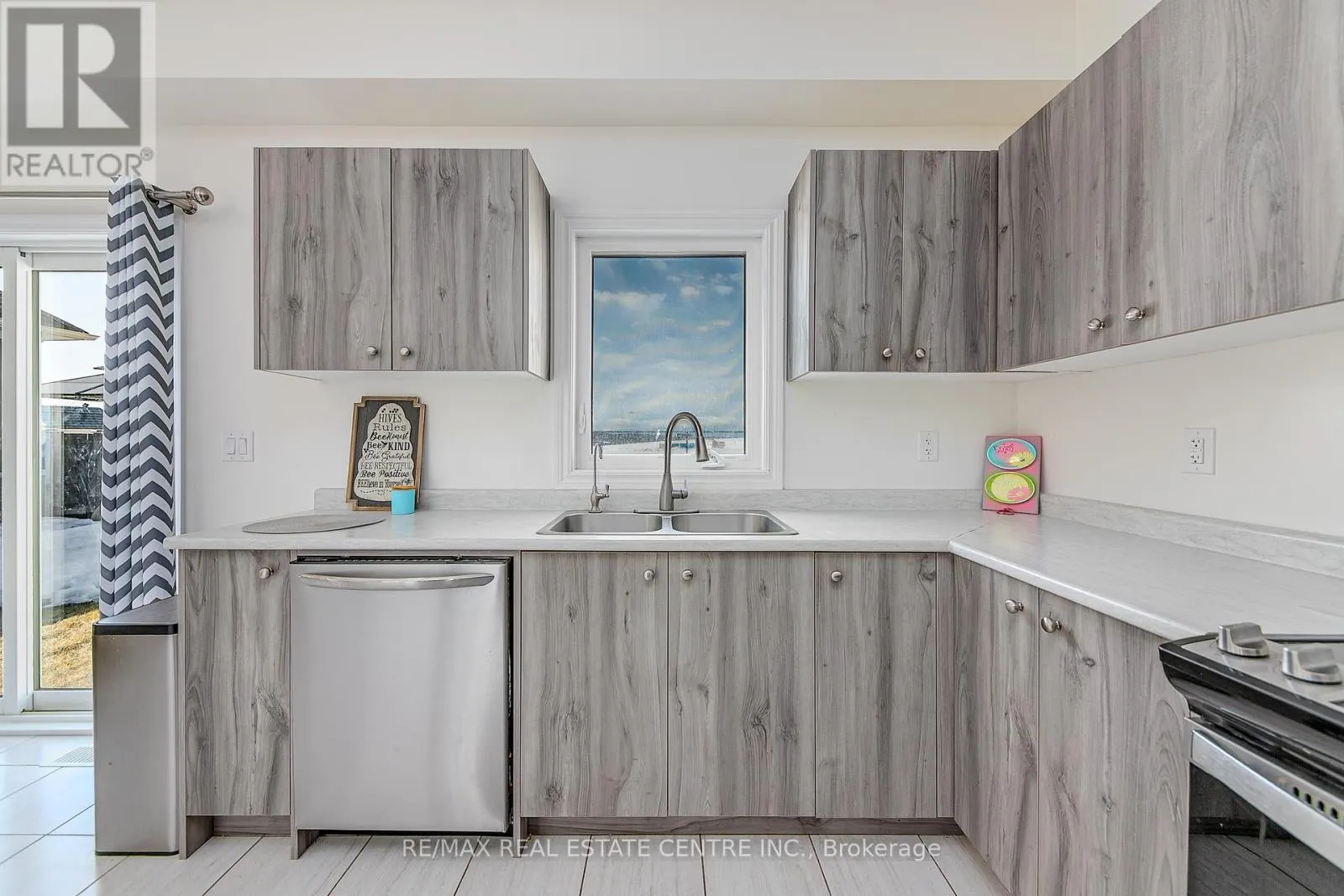 58 ATLANTIS DRIVE W