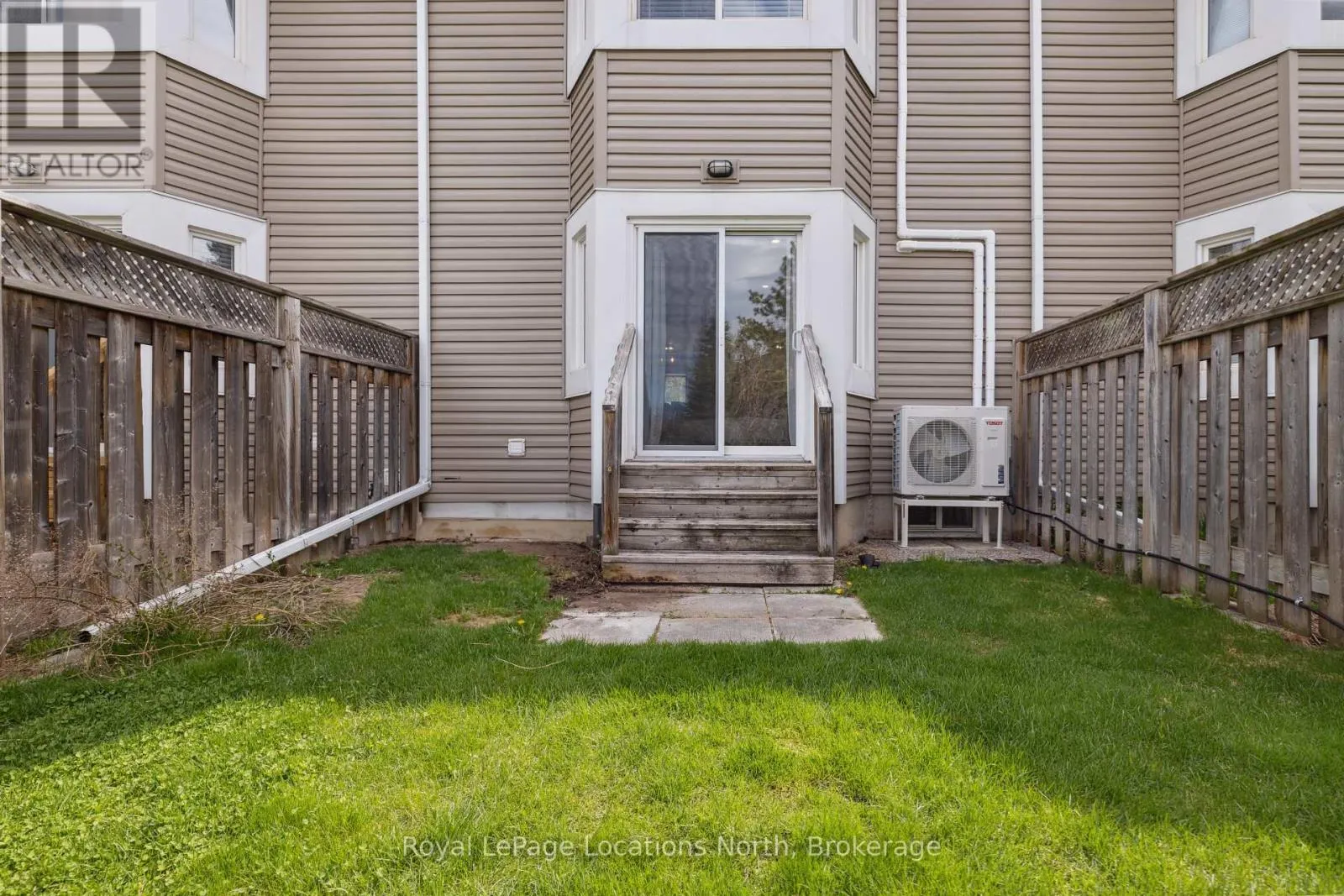 16 - 15 WATTS CRESCENT, #16