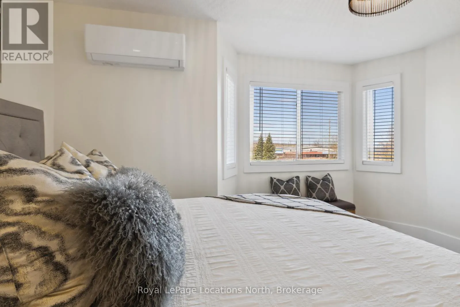 16 - 15 WATTS CRESCENT, #16