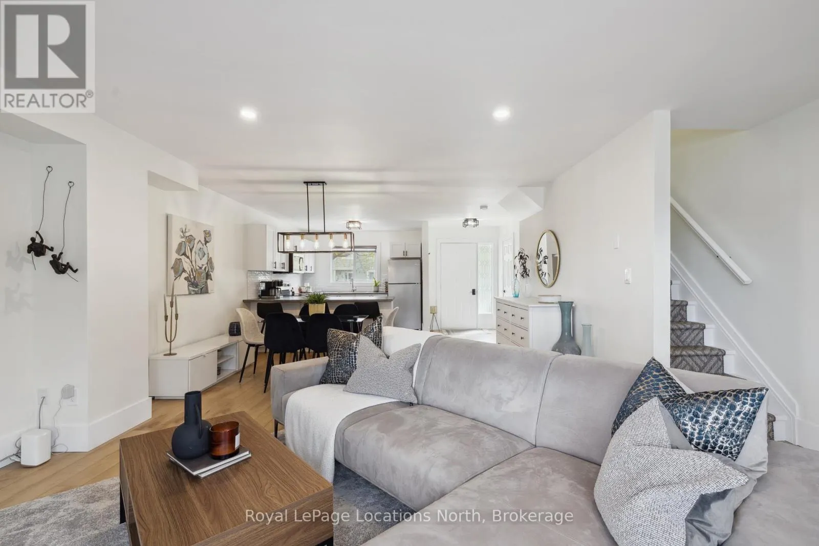 16 - 15 WATTS CRESCENT, #16