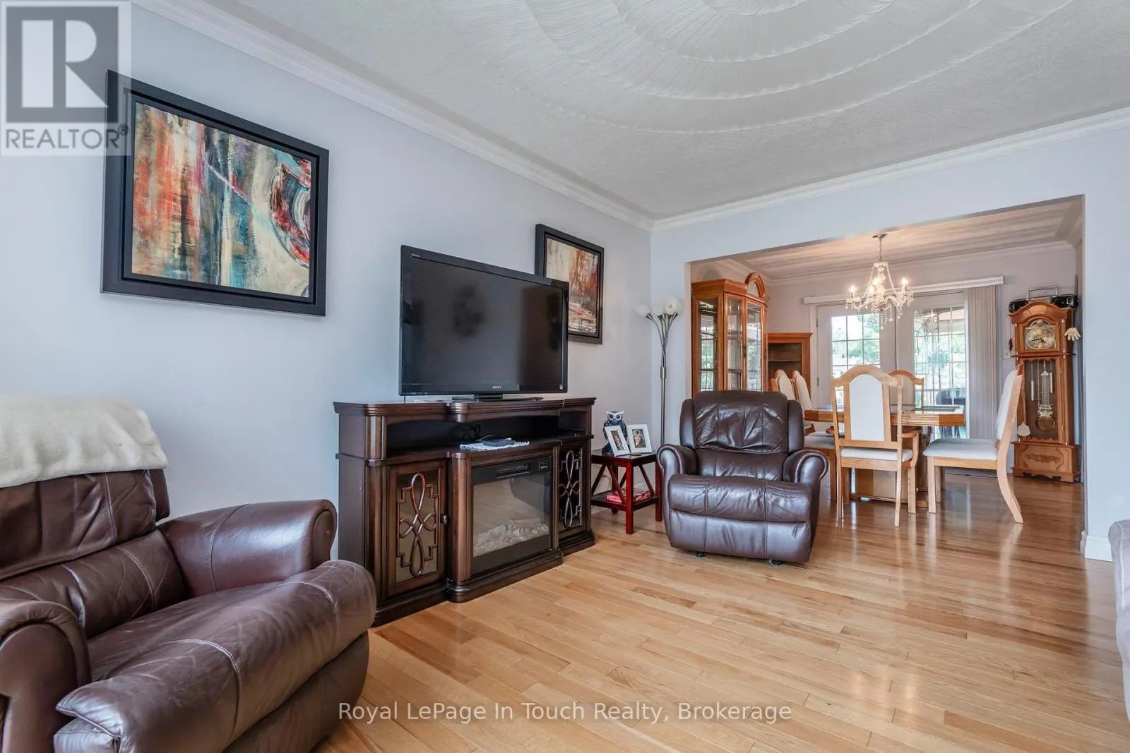 32 BRIDLE ROAD