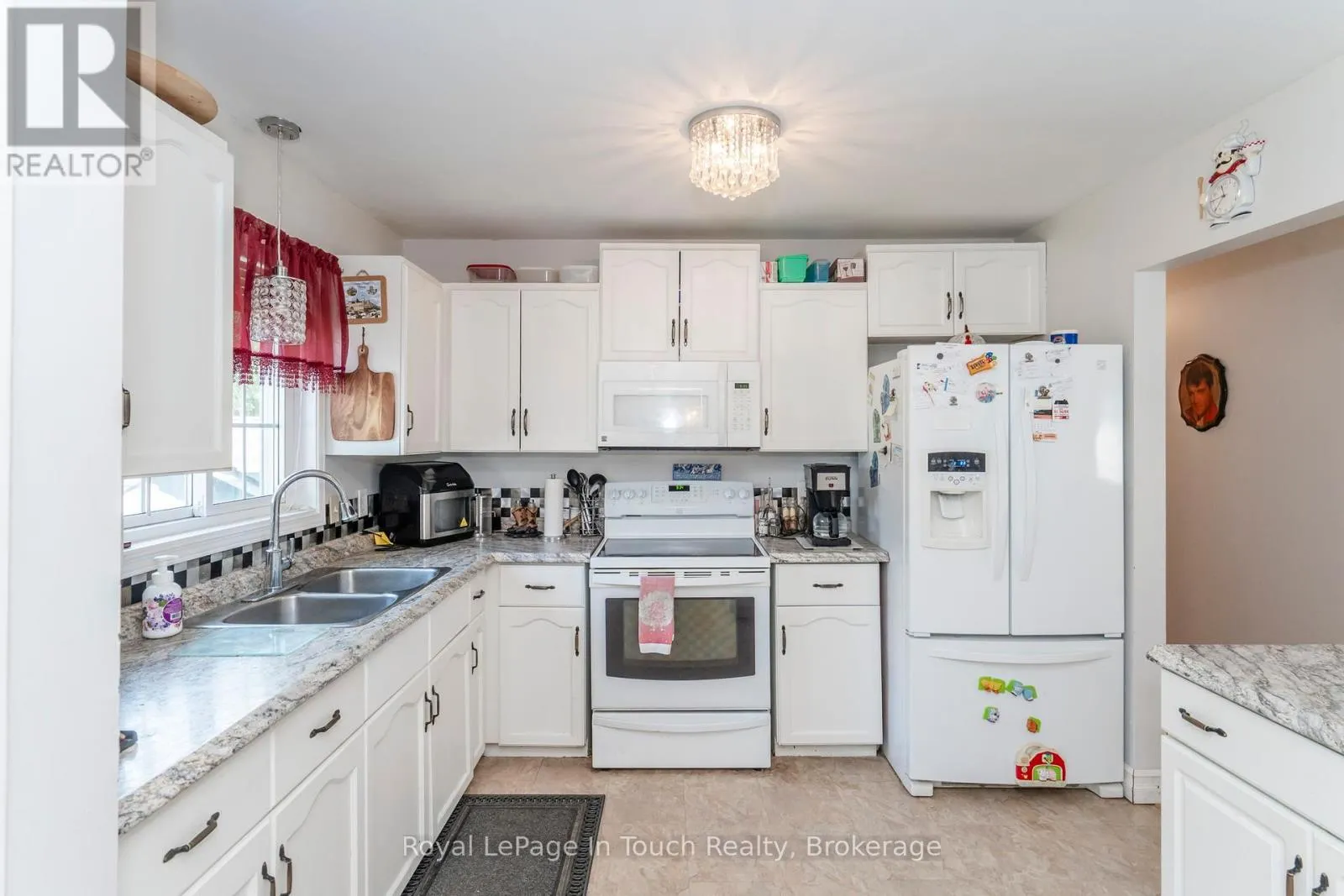 32 BRIDLE ROAD