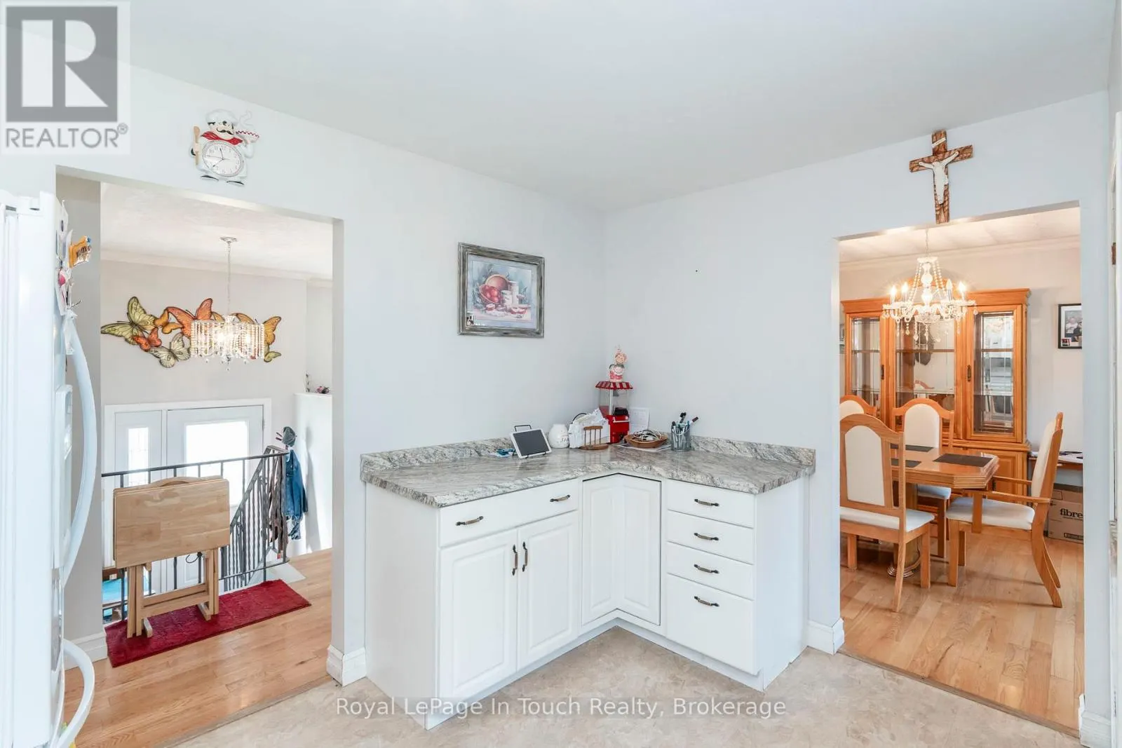 32 BRIDLE ROAD
