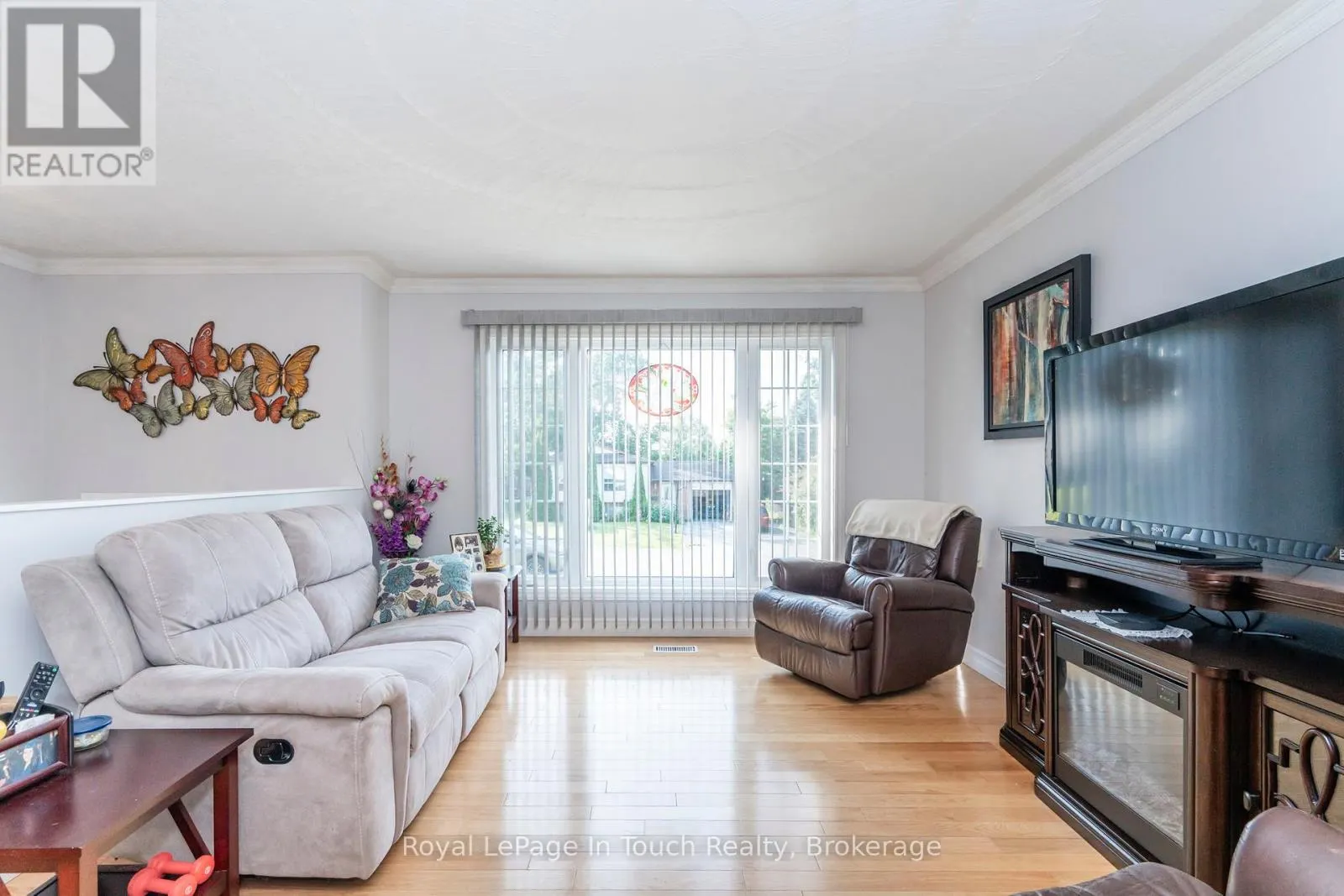 32 BRIDLE ROAD