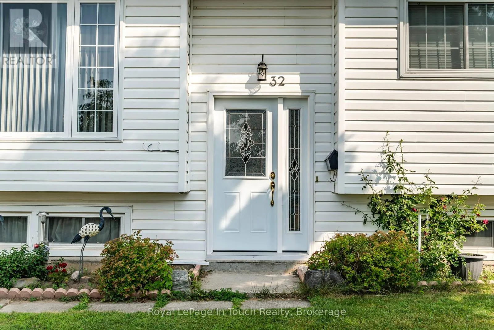 32 BRIDLE ROAD