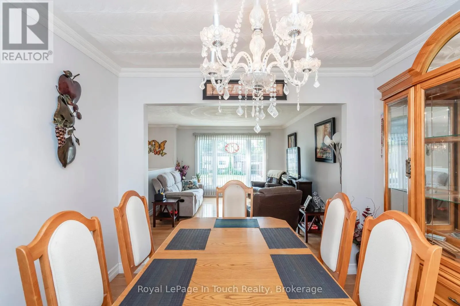32 BRIDLE ROAD