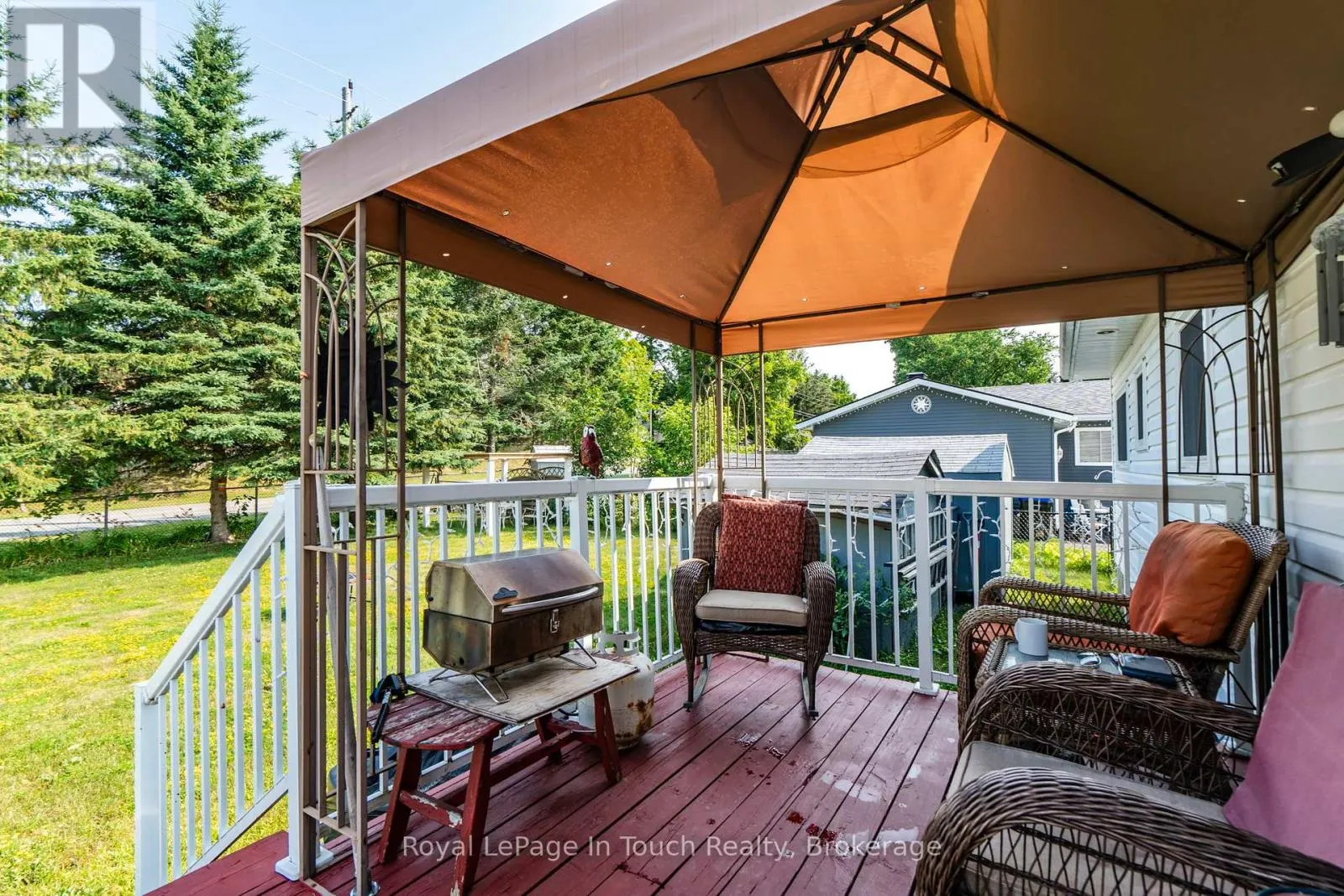 32 BRIDLE ROAD