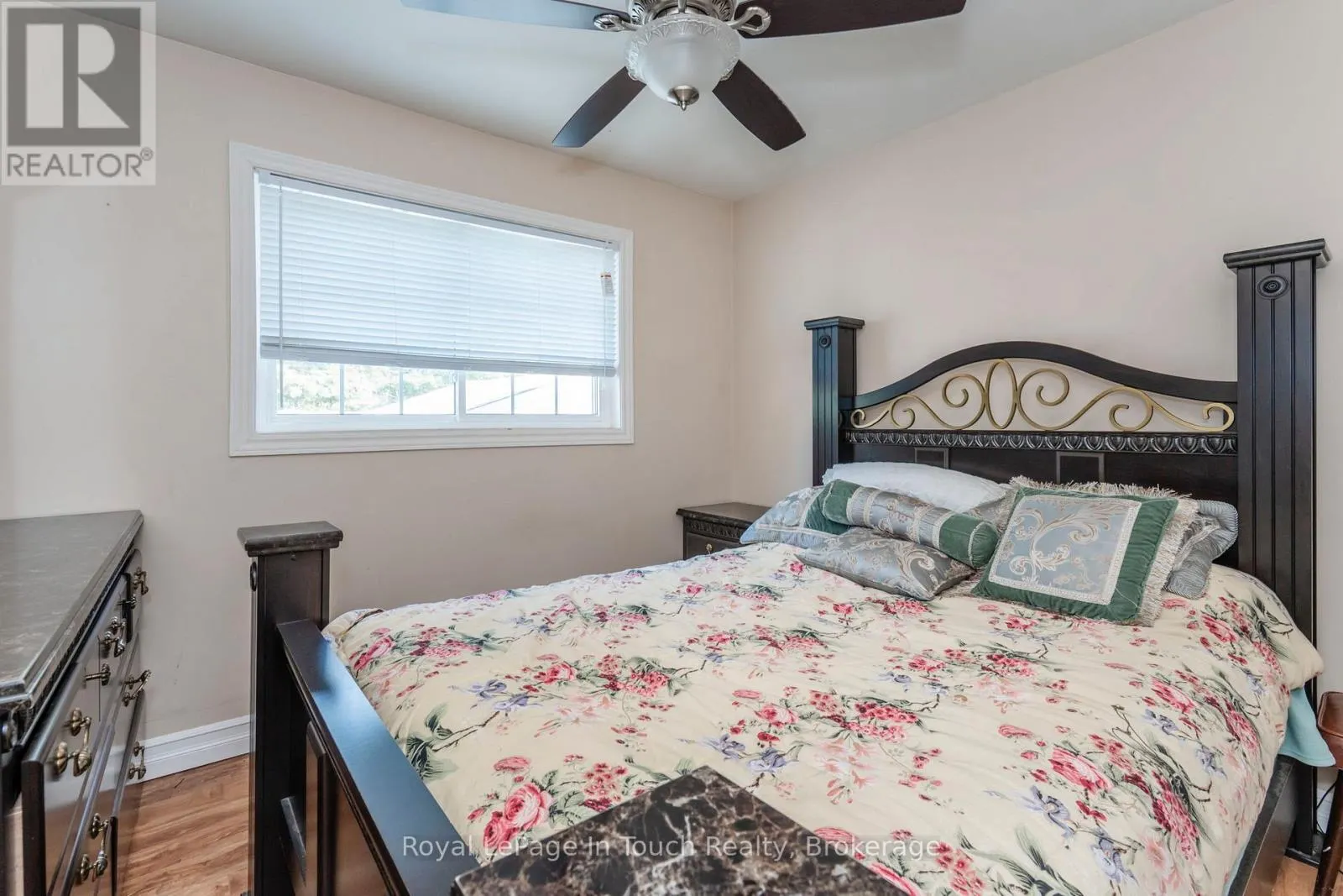 32 BRIDLE ROAD