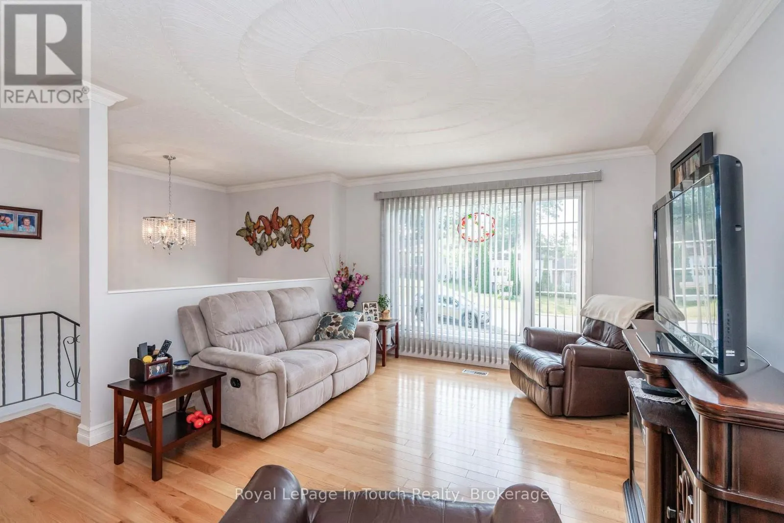 32 BRIDLE ROAD