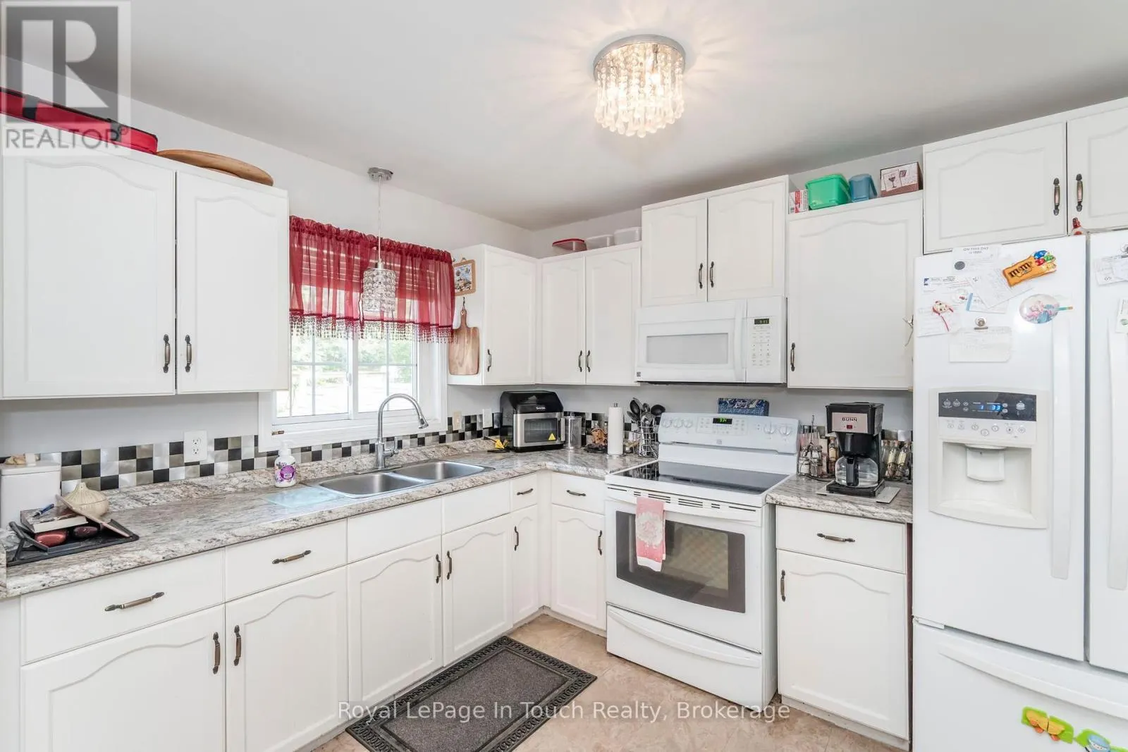 32 BRIDLE ROAD
